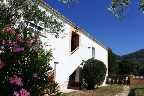 De opgang naar het appartement, dat op de 1e etage ligt.